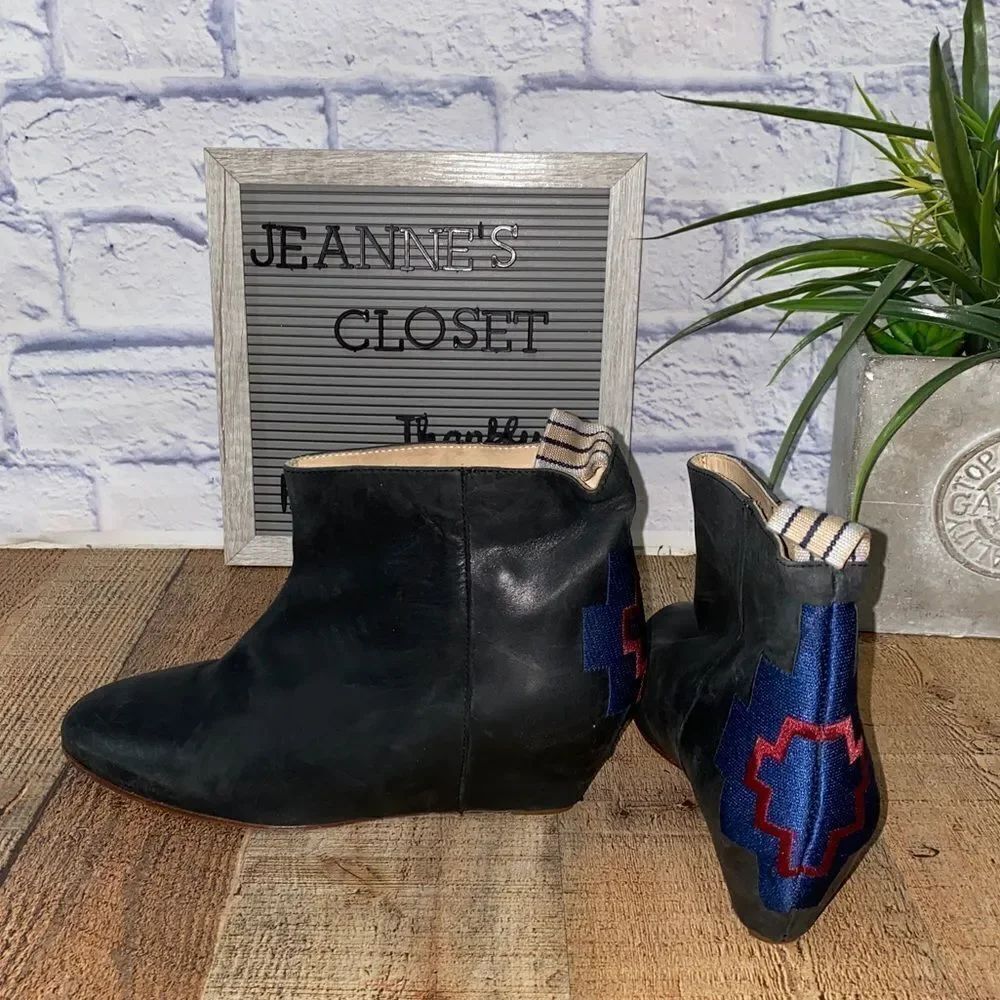 Anthropologie Candela Booties w Embroidery black leather